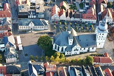 Luftbild vom Lippstädter Rathaus und Marienkirche